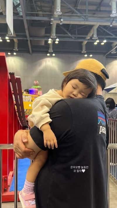 Con Gái Nhặt Được Từ Hôn Nhân
